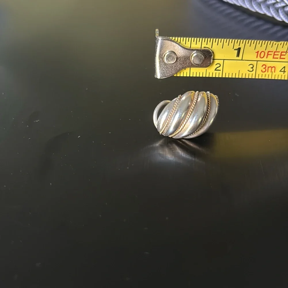Tiffany and Company, Sterling, silver and 14 karat gold clip on earrings. - Picture 7 of 10